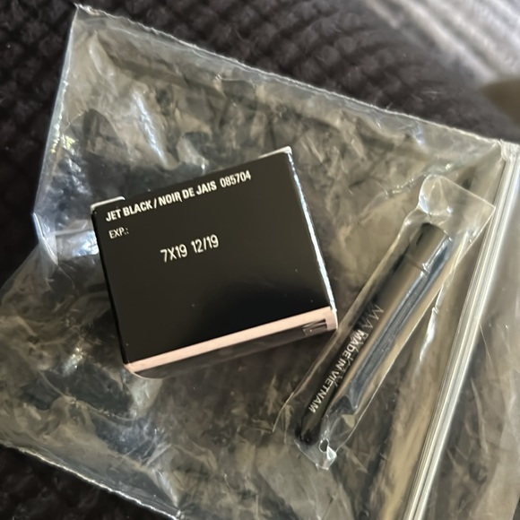 Mary Kay gel eyeliner - Picture 2 of 2